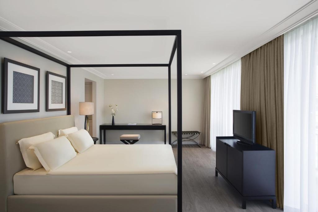 هتل ای سی گرین پالاس